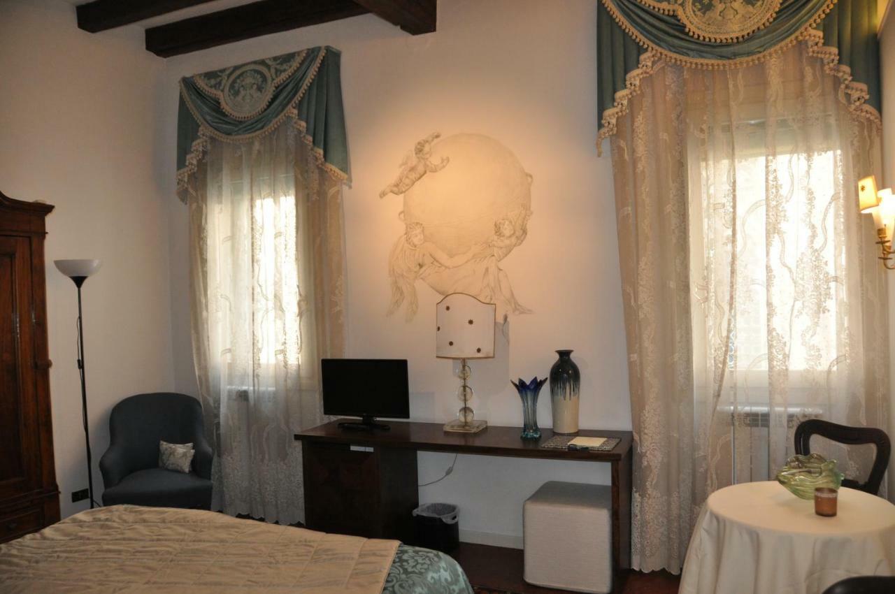 Henry's Heaven * Venecia